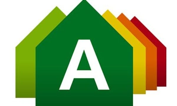 Logo for energimerking bestående av fem illustrasjoner formet som hus plassert foran hverandre med en stor A i front.